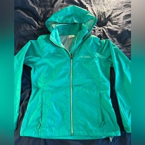 Woman’s Columbia Rain Jacket size M
